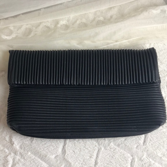 Vince Camuto Karli Ribbed Clutch Black - Picture 4 of 8